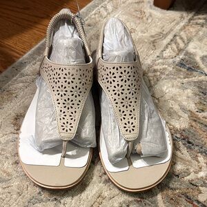 Cali Sketchers Beige Women's Sandals - NWT